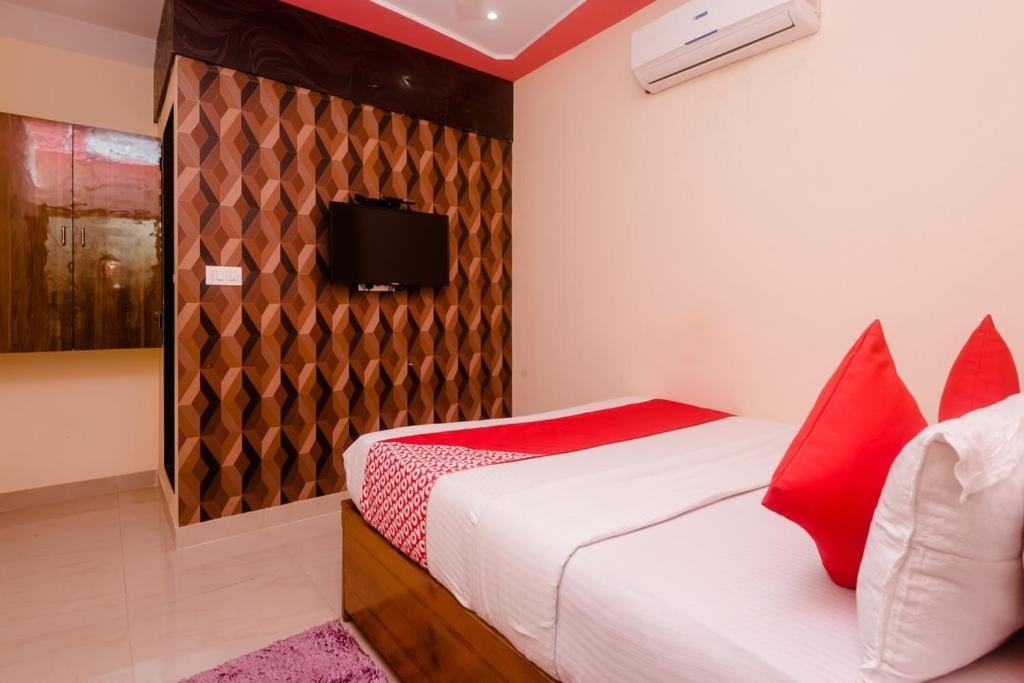 Wind Flower Hotel New Aadya International Near International Airport - Mumbai, Mumbai